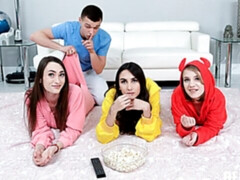 Blasen, Bruder, Hundestellung, Orgie, Rasiert, Dürr, Jungendliche (18+), Titten