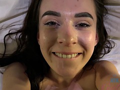 Grote lul, Bruinharig, Sperma, Vriendin, Handbeurt, Hardcore, Olie, Pornster