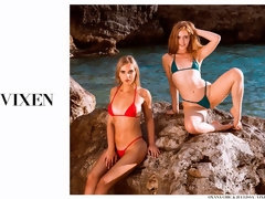 Arsch, Blasen, Hundestellung, Frau frau mann, Handjob, Küssen, Pool, Jungendliche (18+)