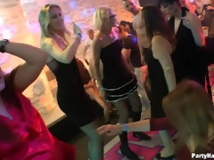黒人, フェラチオ, 着衣女と全裸男, ダンス, チン, グループ, 下着, パーティ