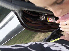 Amateur, Mamada, Coche, Pequeña, Coño, Medias largas, Puta