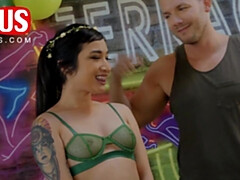 Amerikanisch, Grosser arsch, Grosse titten, Blasen, Braunhaarige, Hundestellung, Hd, Pornostars