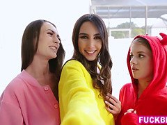 Verga grande, Cuadrupleta, Sexo duro, Orgía, Pequeña, Gritar, Adolescente, Trio