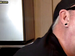 Leie, Blasen, Kehlenfick, Schwul, Brille, Handjob, Reif, Pov