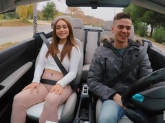 Gros cul, Sucer une bite, Brunette brune, Voiture, En levrette, Branlette thaïlandaise, Rasée, Adolescente