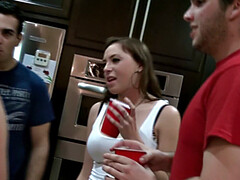 Blond, Pijpbeurt, Jurk, Sperma in gezicht, Keuken, Trio