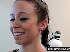 Braunhaarige, Schwanz, Erstes mal, Hardcore, Geld, Realität, Jungendliche (18+), Titten