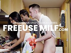 Grote mammen, Pijpbeurt, Sperma shot, Diep in de keel, Rijpe lesbienne, Moeder die ik wil neuken, Schreeuwen