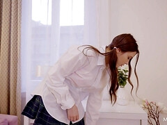 Tetas grandes, Tetona, Universidad, Lesbiana, Tetas naturales, Solo, Medias largas, Uniforme