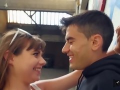 Kehlenfick, Behaart, Latina, Zierlich, Öffentlich, Muschi, Jungendliche (18+), Titten