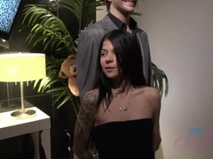Brunette brune, Doigter, Petite amie, Masturbation, Orgasme, Chatte, Rasée, Nénés