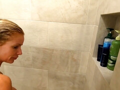 Enthousiasteling, Grote mammen, Blond, Bedriegen, Hondjeshouding, Moeder die ik wil neuken, Spier, Douche