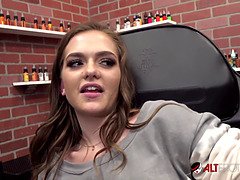 フェラチオ, 茶髪の, 手コキする, Hd, 小柄, 剃毛, タトゥー, 双子