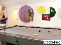Grosser arsch, Blondine, Vollbusig, Spermaladung, Pool, Muschi, Tätowierung