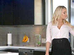 Fucking amazing - Alexis Monroe Gets penetrated At Open house