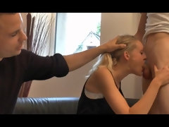 Enthousiasteling, Anaal, Gezin, Huisgemaakt, Lesbisch, Spion, Tieten likken, Uniformpje