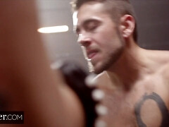 Blond, Pijpbeurt, Dubbele penetratie, Hardcore, Likken, Pornster, Rijden, Trio