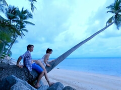 Leie, Strand, Grosser arsch, Braunhaarige, Hardcore, Natürlichen titten, Im freien, Öffentlich