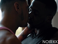 Grosse bite, Sucer une bite, Gorge profonde, Faciale, Homosexuelle, Hard, Interracial, Embrassement