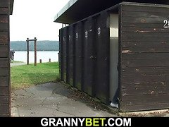 Old granny is nailed in the changing room