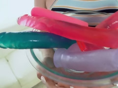 Americano, Rubia, Consolador, Tetas naturales, Perforación, Cabello corto, Tatuaje, Tetas