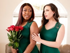 ぽっちゃり, デカ尻, 黒人, フェラチオ, ドレス, 手コキする, 淫乱熟女, ピアス