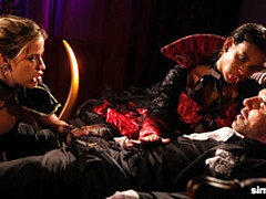 18 jaar, Grote kont, Grote lul, Grote mammen, Pijpbeurt, Hondjeshouding, 1 man 2 vrouwen, Mager