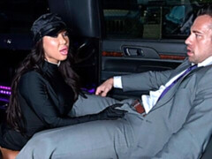 Amateur, Asiatique, Grosse bite, Gros seins, Brunette brune, Voiture, En levrette, Rasée