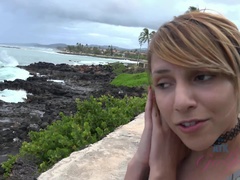 Plage, Blonde, Doigter, Petite amie, Orgasme, Petite femme, Public, Nénés