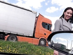 デカ尻, デカチン, フェラチオ, 茶髪の, 車, 淫乱熟女, お金, 公共