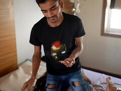 アジア人, デカ尻, デカパイ, フェラチオ, 茶髪の, 巨乳な, インド人, オッパイの