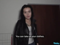 Cul, Sucer une bite, Brunette brune, Branlette thaïlandaise, Pov, Rasée, Dénudage, Tatouage