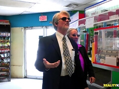 Leie, Schwarz, Blasen, Braunhaarige, Spermaladung, Latina, Geld, Titten