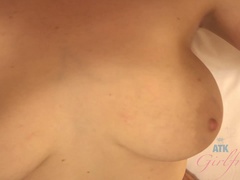 Éjaculer dans la bouche, Branlette thaïlandaise, Petite amie, Talons, Piercing, Chatte, Rasée, Jarretelles