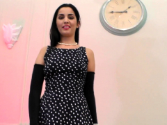 UK milf seduces lesbian teen babe