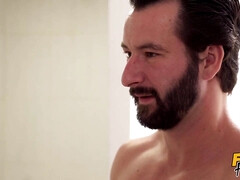 Bruinharig, Sperma shot, Hardcore, Logement, Latijnse vrouw, Douche, Trio, Tieten likken