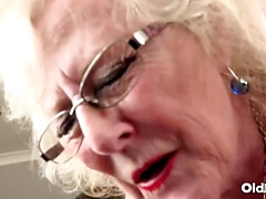 Brits, Rondborstig, Stel, Europees, Hardcore, Hd, Rijpe lesbienne, Moeder die ik wil neuken