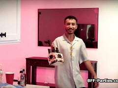 18 jahre, Asiatisch, Blasen, Braunhaarige, Flotter vierer, Party, Realität, Titten