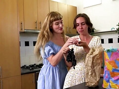 Enthousiasteling, Oksel, Lieveling, Vingeren, Lesbisch, Likken, Orgasme, Kut duiken