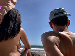 ビーチ, 美人, フェラチオ, 浮気者, マッサージ, スペイン人, 三人, 妻