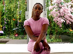 18 ans, Gros cul, Grosse bite, Gros seins, Sucer une bite, En levrette, Noir ébène, Maigrichonne