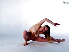 Braunhaarige, Nackt, Muschi, Russisch, Solo, Sport, Jungendliche (18+), Titten