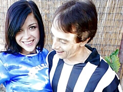 Morena, Animadora, Estilo perrito, Penetracion con dedos, Sexo duro, Lamidas, Coño, Hilo dental