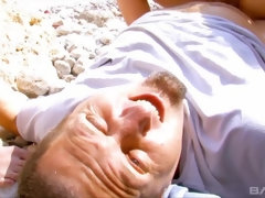 Brunette brune, Tir de sperme, Faciale, Groupe, De plein air, Tatouage, Plan cul à trois