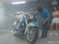 Arsch, Blondine, Blasen, Leder, Muschi, Spanisch, Strümpfe, Tätowierung