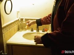 Жопа, Ванна, Большой член, Минет, Затыкание рта, Волосатые, Лизание, Короткая стрижка