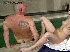 18, フェラチオ, 茶髪の, 祖父, 熟年, 小柄, ティーン