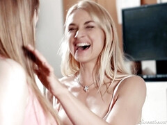 ブロンド, 巨乳な, 毛深い, レズビアン, 自然山雀, 小柄, オマンコ, オッパイの