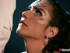 Gros seins, Sucer une bite, En levrette, Fille latino, Masturbation, De plein air, Chatte, Nénés