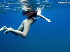 Bikini, Erótico, Al aire libre, Piscina, Público, Solo, Tetas, Bajo el agua